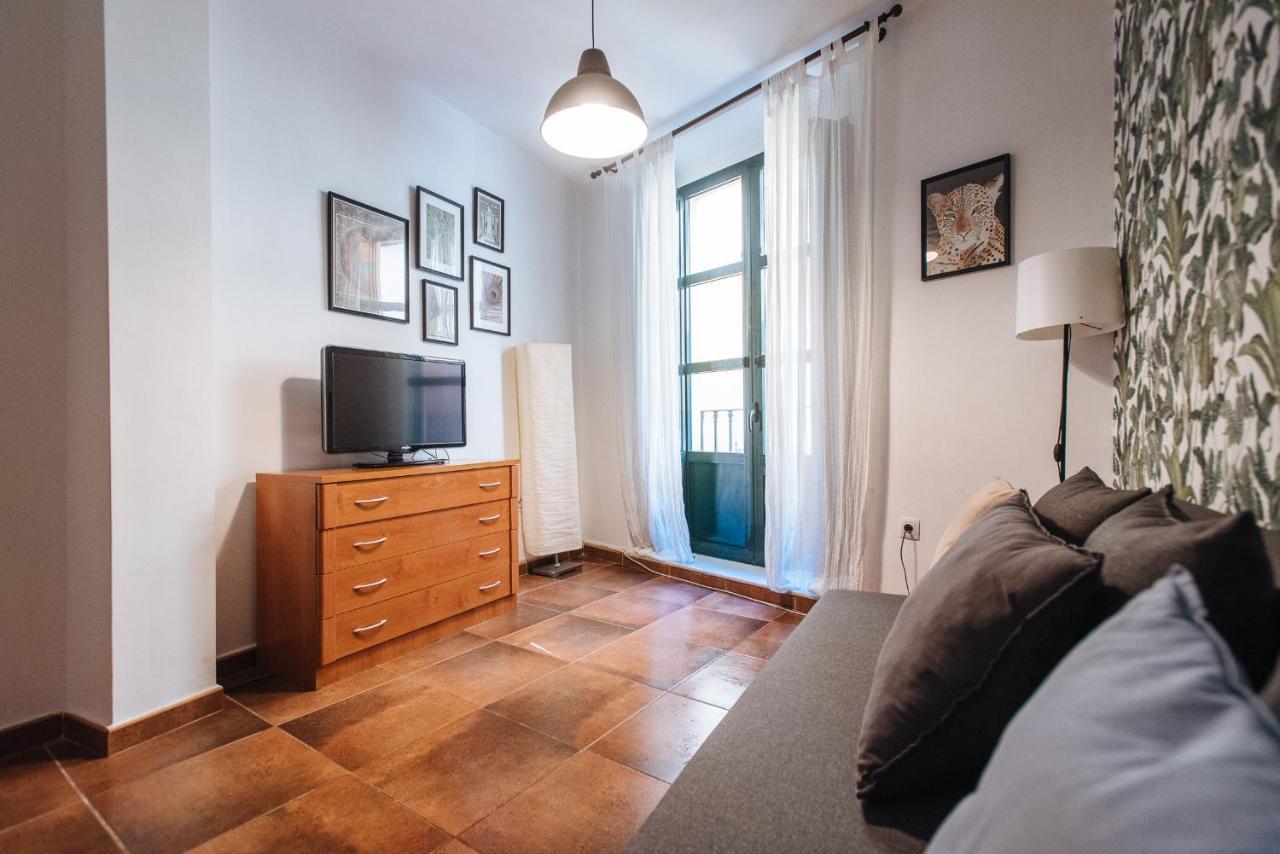 Homeyseville- Bright Apartment At Santa Cruz 6 Pax, Parking Optional Экстерьер фото