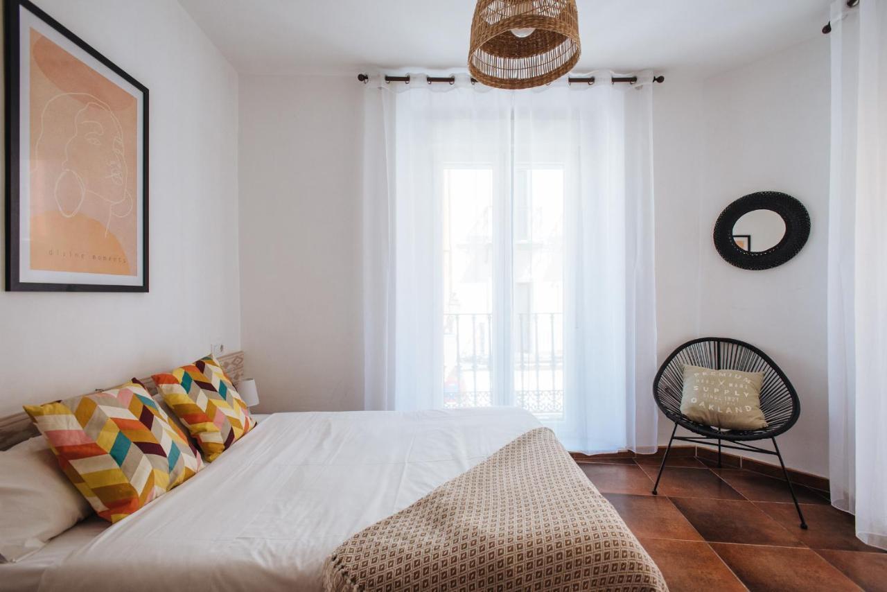 Homeyseville- Bright Apartment At Santa Cruz 6 Pax, Parking Optional Экстерьер фото