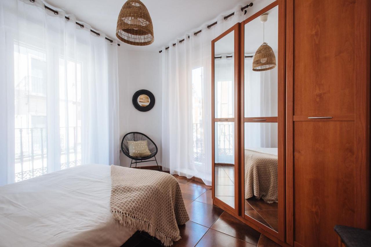 Homeyseville- Bright Apartment At Santa Cruz 6 Pax, Parking Optional Экстерьер фото