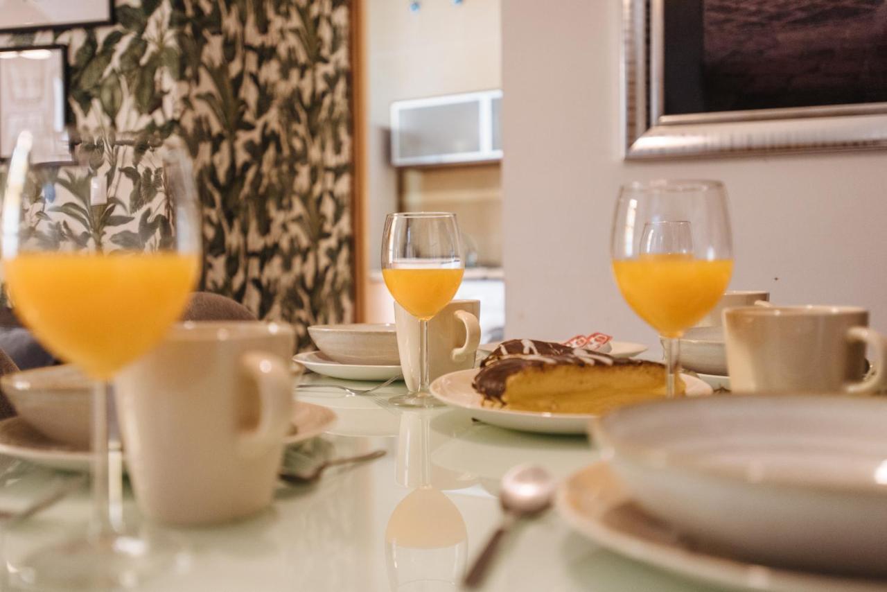 Homeyseville- Bright Apartment At Santa Cruz 6 Pax, Parking Optional Экстерьер фото