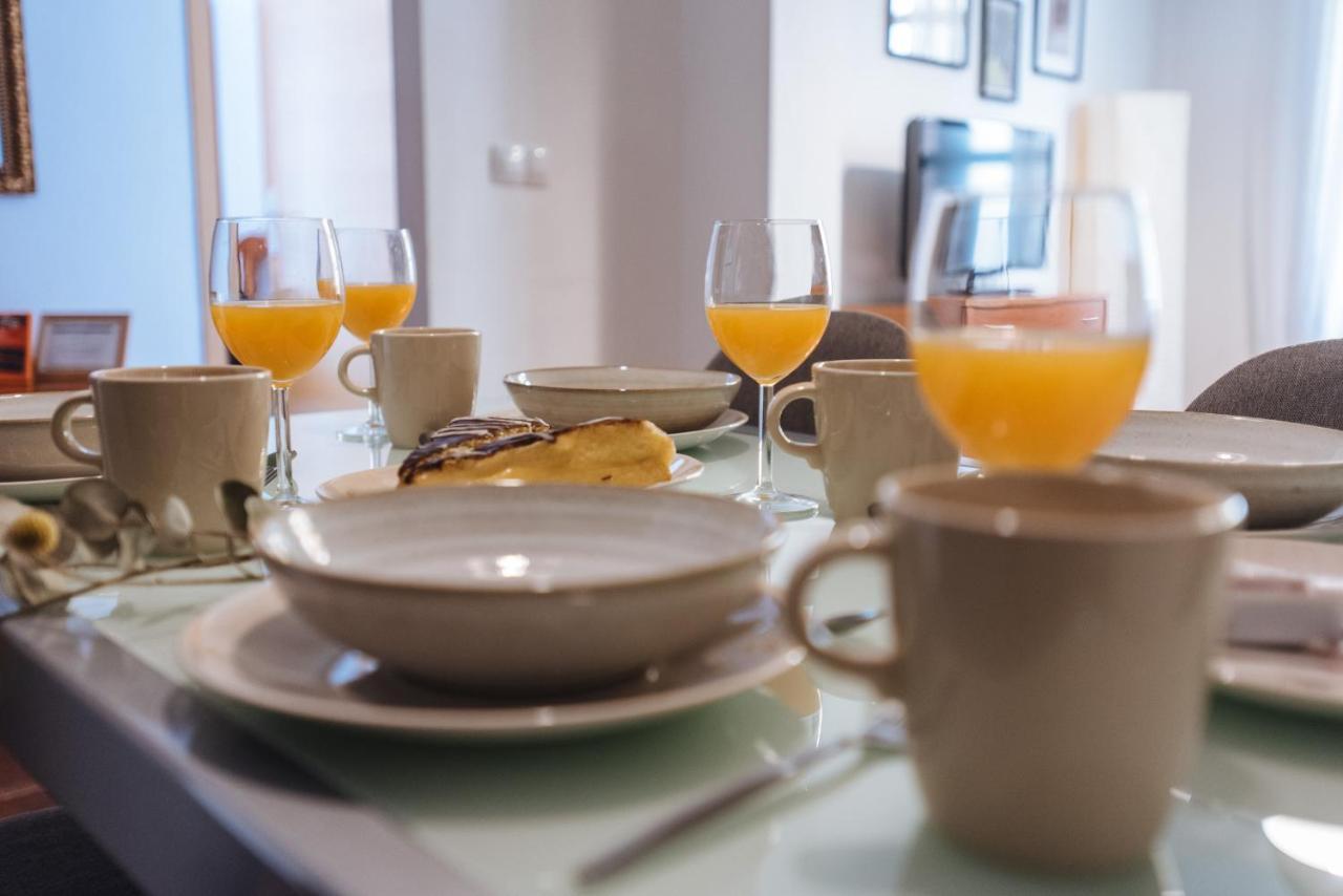 Homeyseville- Bright Apartment At Santa Cruz 6 Pax, Parking Optional Экстерьер фото