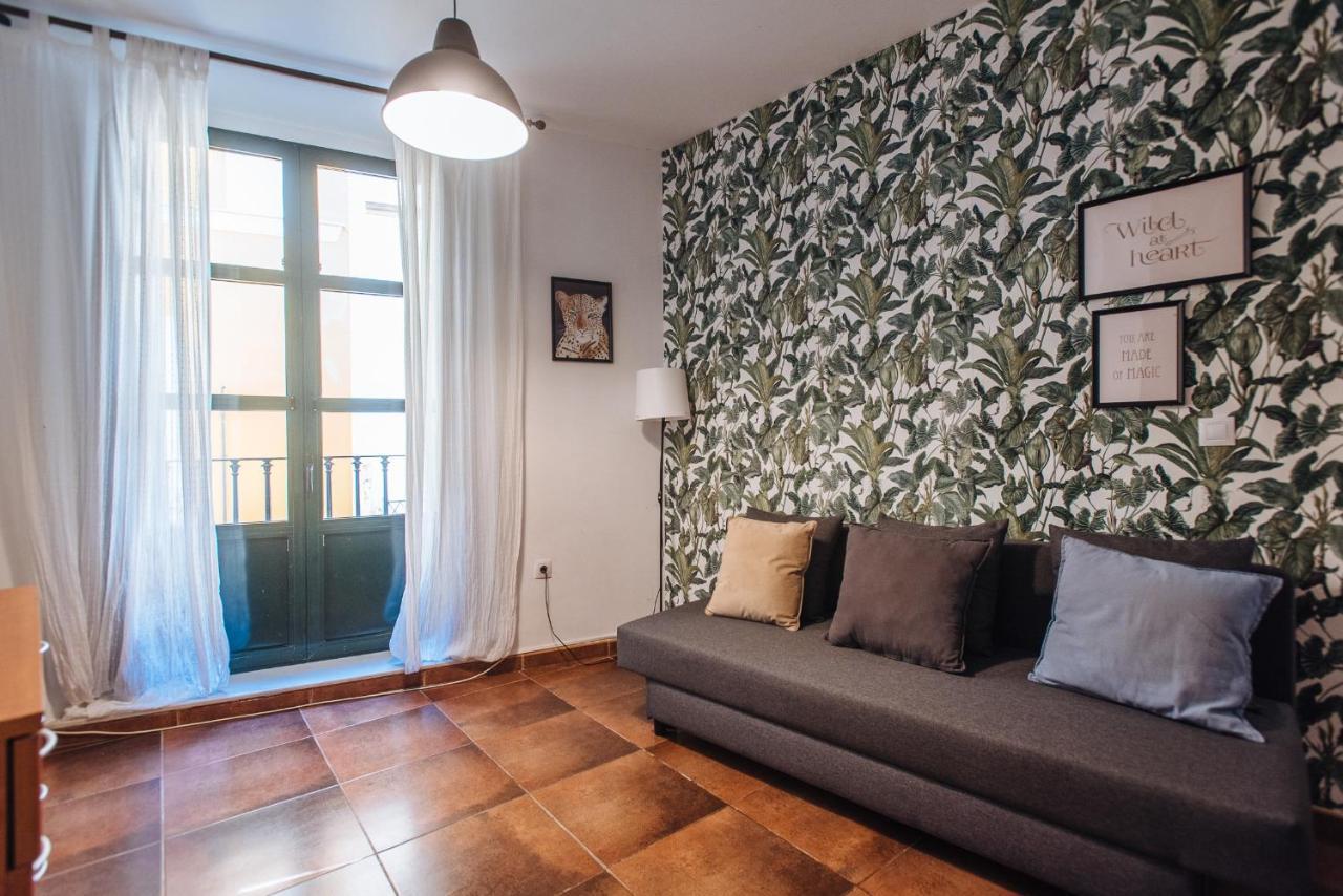 Homeyseville- Bright Apartment At Santa Cruz 6 Pax, Parking Optional Экстерьер фото