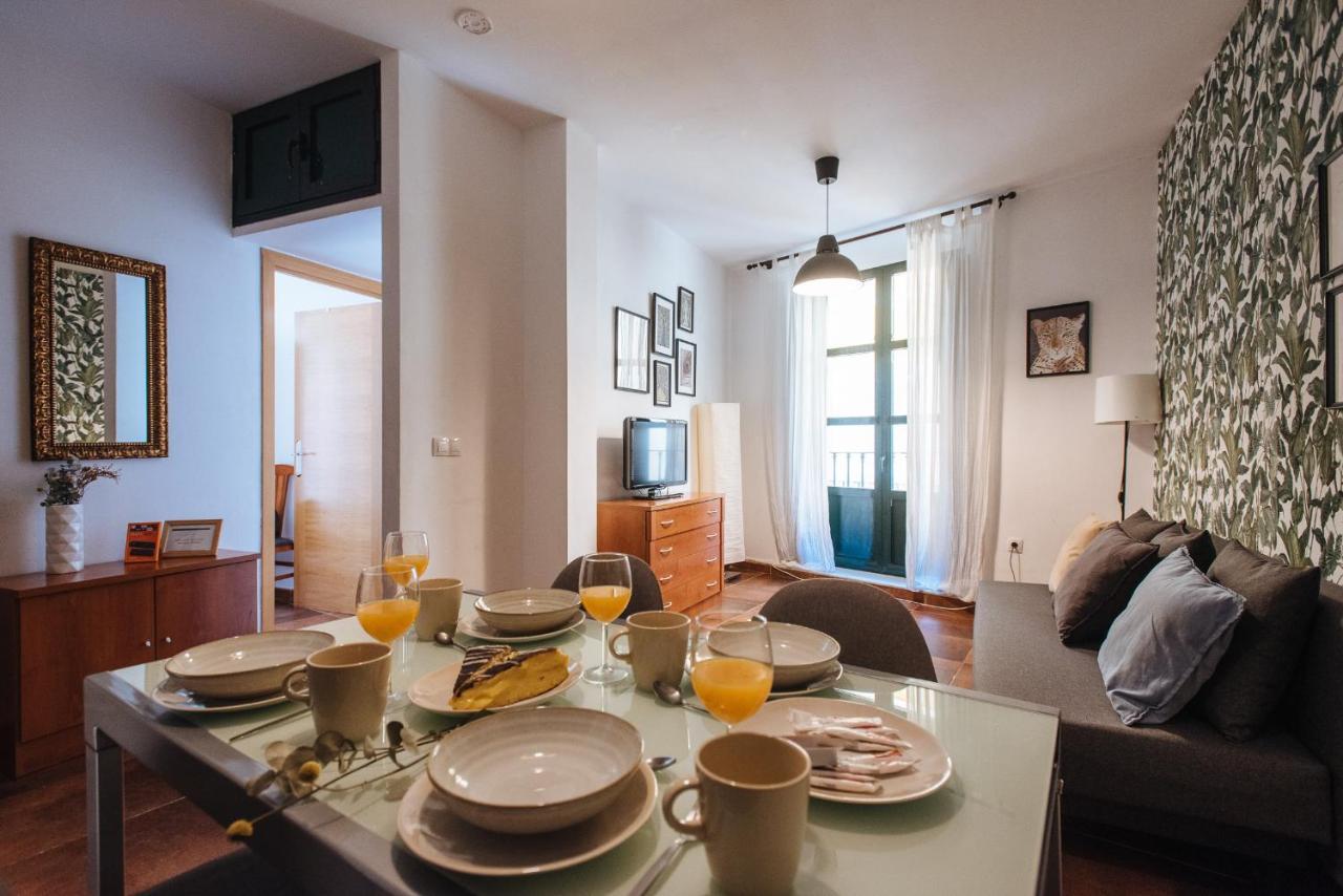 Homeyseville- Bright Apartment At Santa Cruz 6 Pax, Parking Optional Экстерьер фото