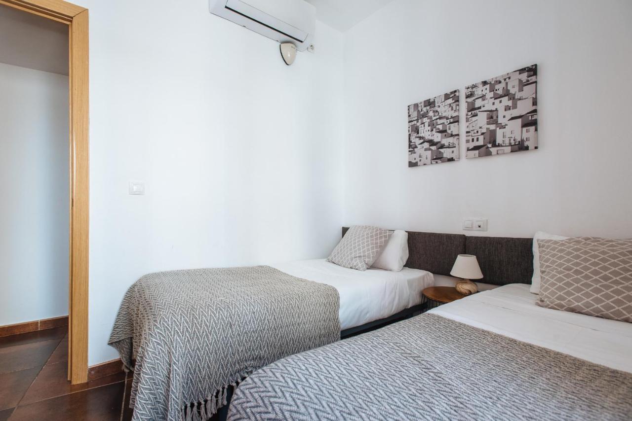 Homeyseville- Bright Apartment At Santa Cruz 6 Pax, Parking Optional Экстерьер фото