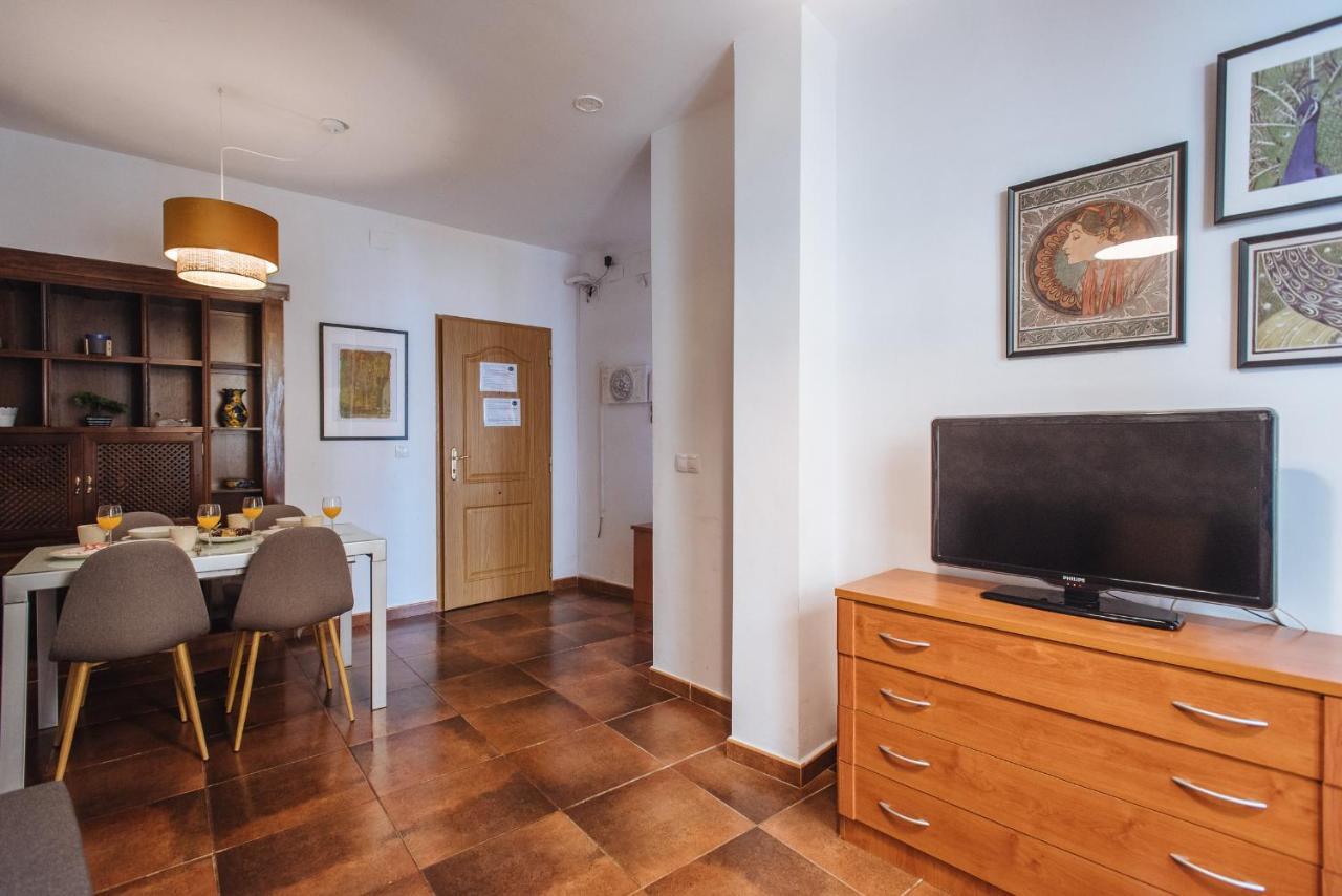 Homeyseville- Bright Apartment At Santa Cruz 6 Pax, Parking Optional Экстерьер фото