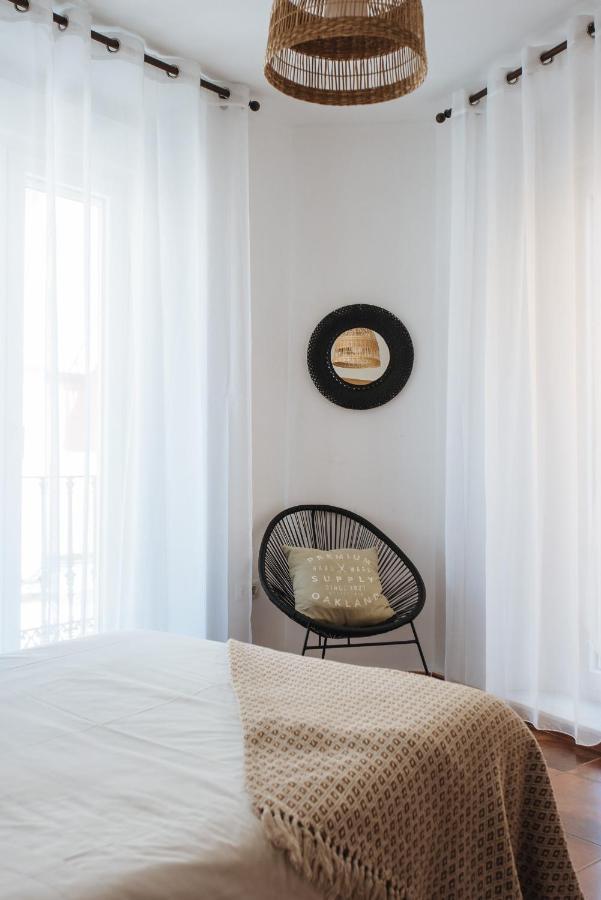 Homeyseville- Bright Apartment At Santa Cruz 6 Pax, Parking Optional Экстерьер фото