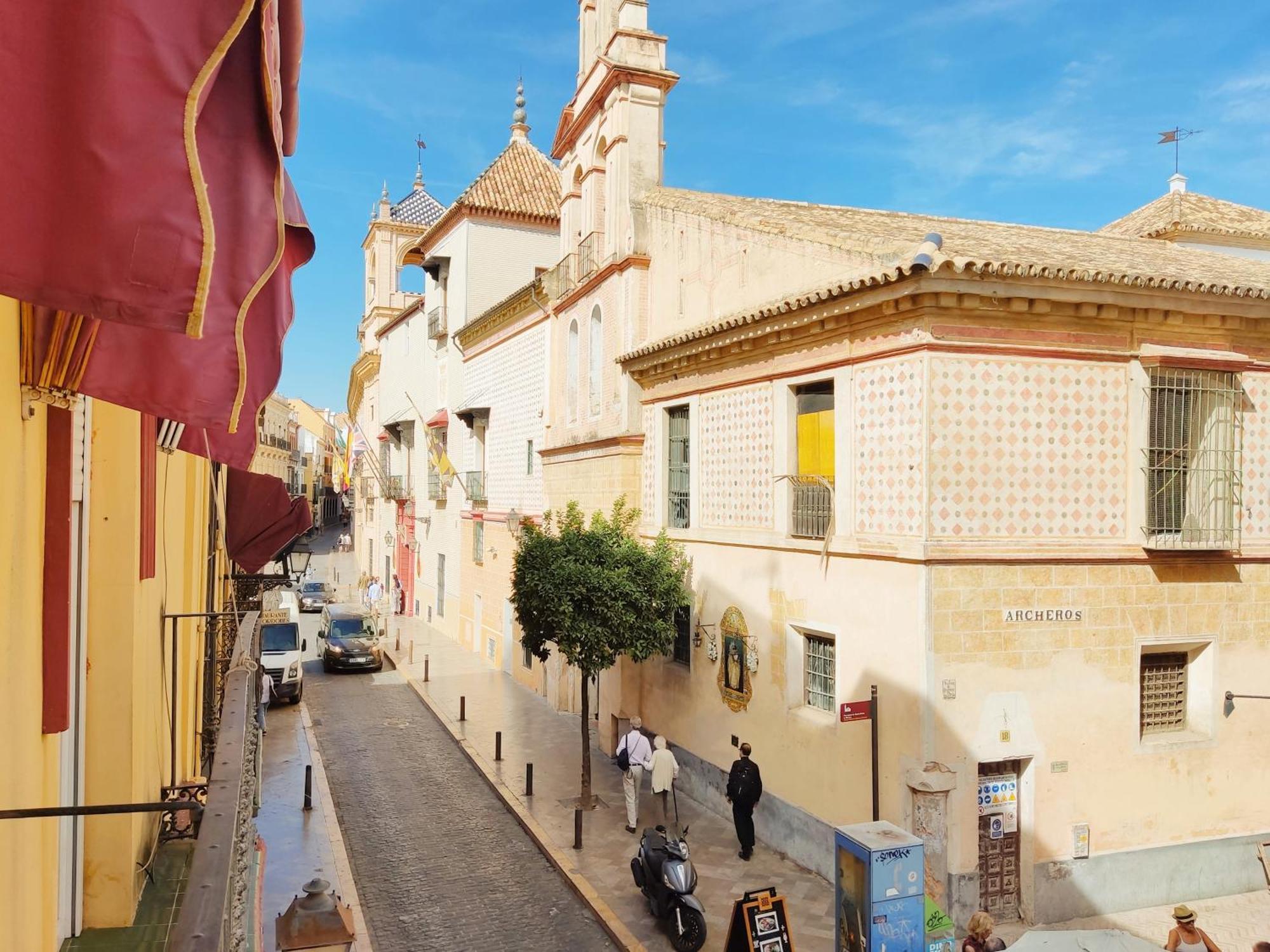 Homeyseville- Bright Apartment At Santa Cruz 6 Pax, Parking Optional Экстерьер фото