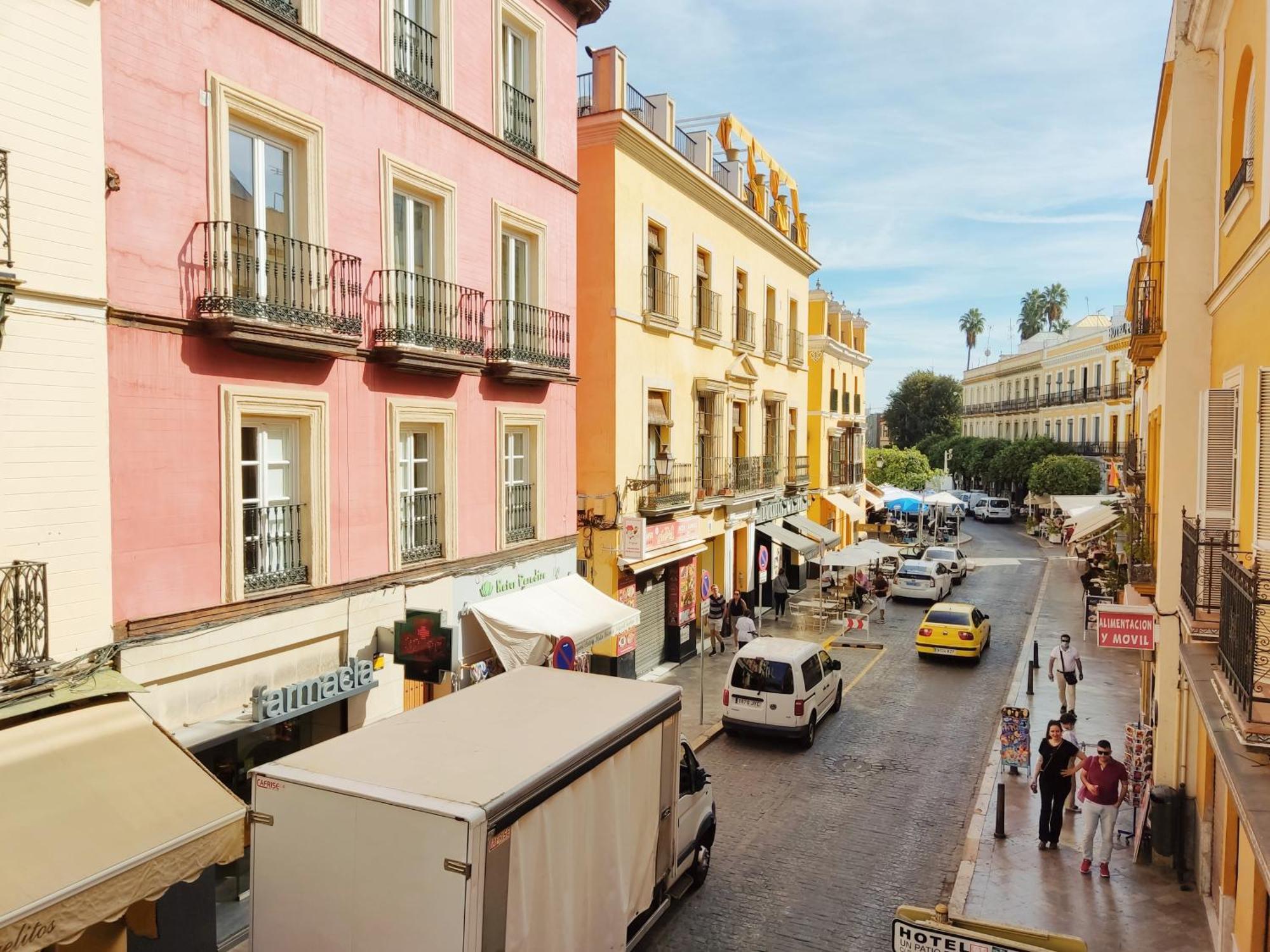 Homeyseville- Bright Apartment At Santa Cruz 6 Pax, Parking Optional Экстерьер фото